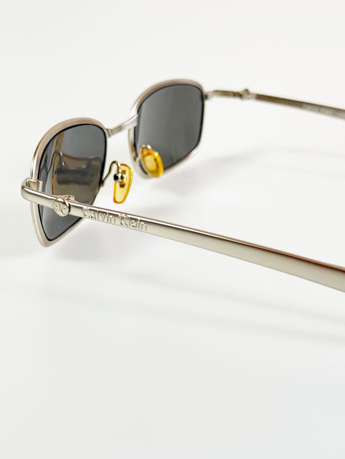 캘빈클라인 실버 메탈 슬림 스퀘어 빈티지 선글라스 상품이미지4
