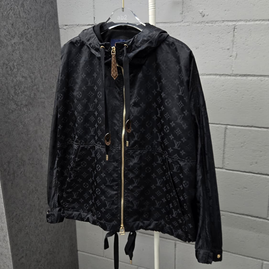 백화점판 / 루이비통 LV 모노그램 샤이니 바람막이 조거팬츠 셋업 상품이미지2