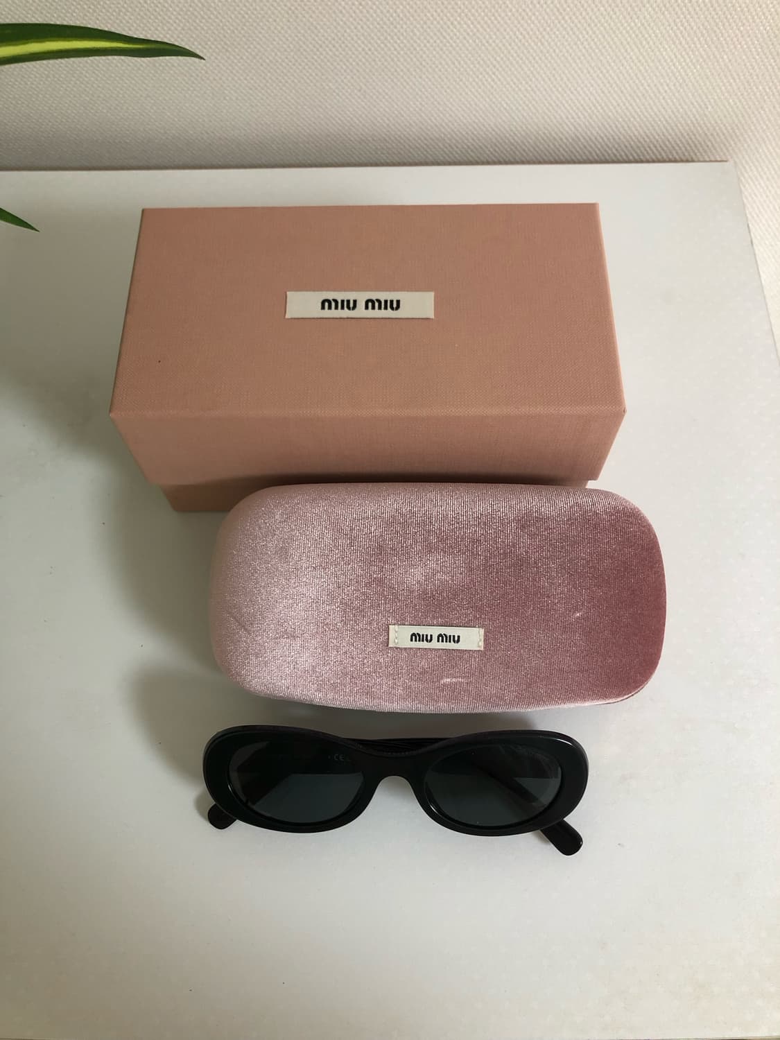 미우미우 글림스 선글라스 상품이미지1
