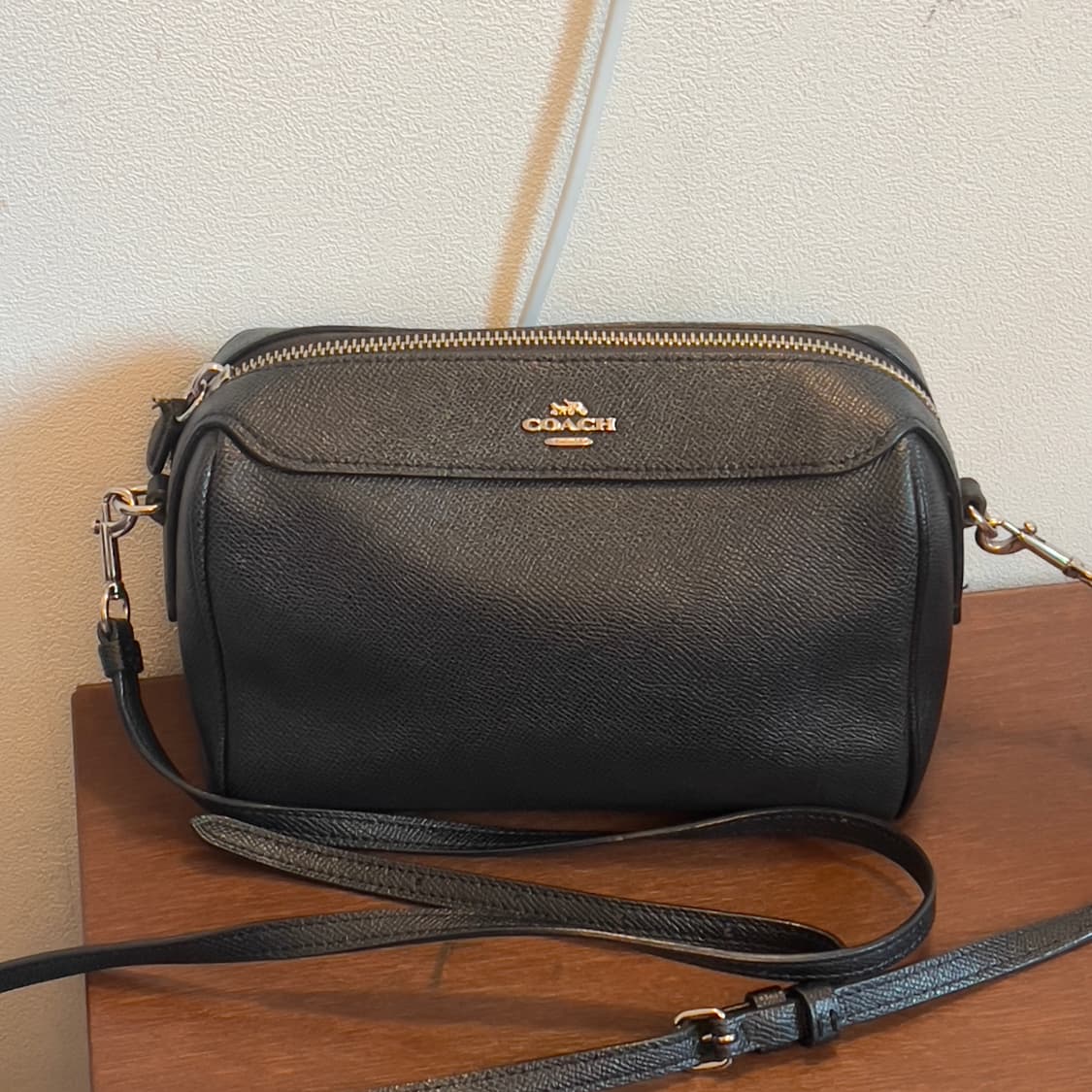 Coach vintage cross bag black 상품이미지3