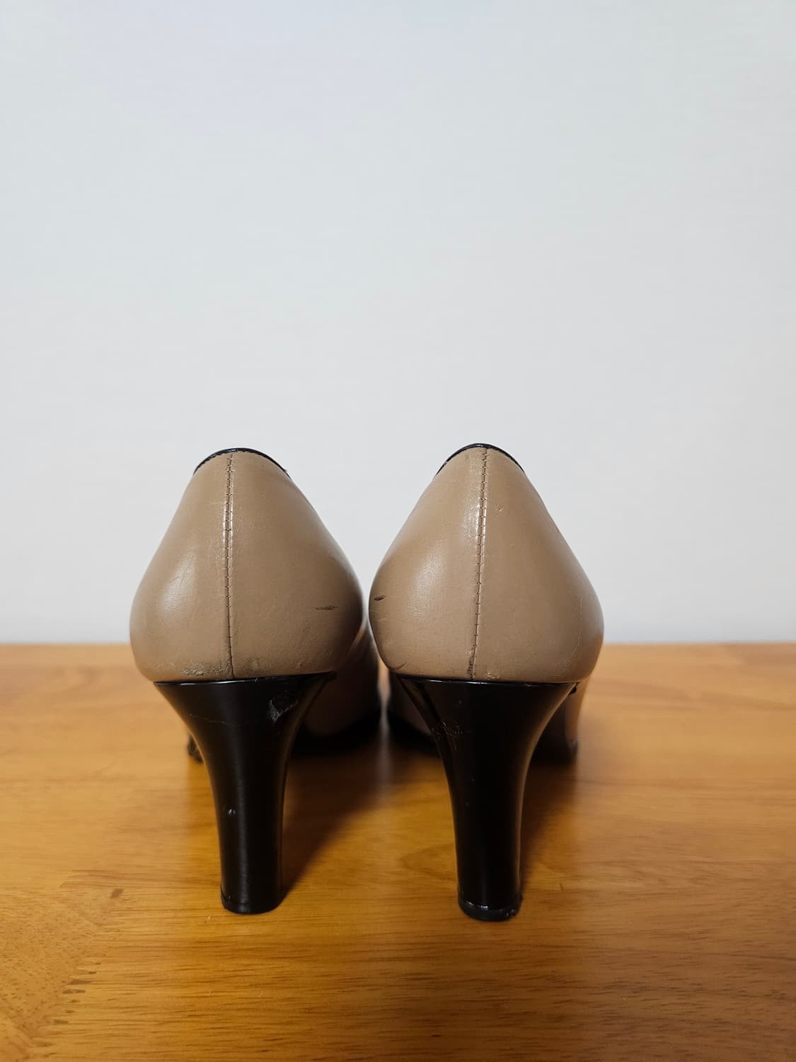 [신발정리] 페라가모 클래식 배색 펌프스 (6.5B / 235)

살바토 상품이미지3