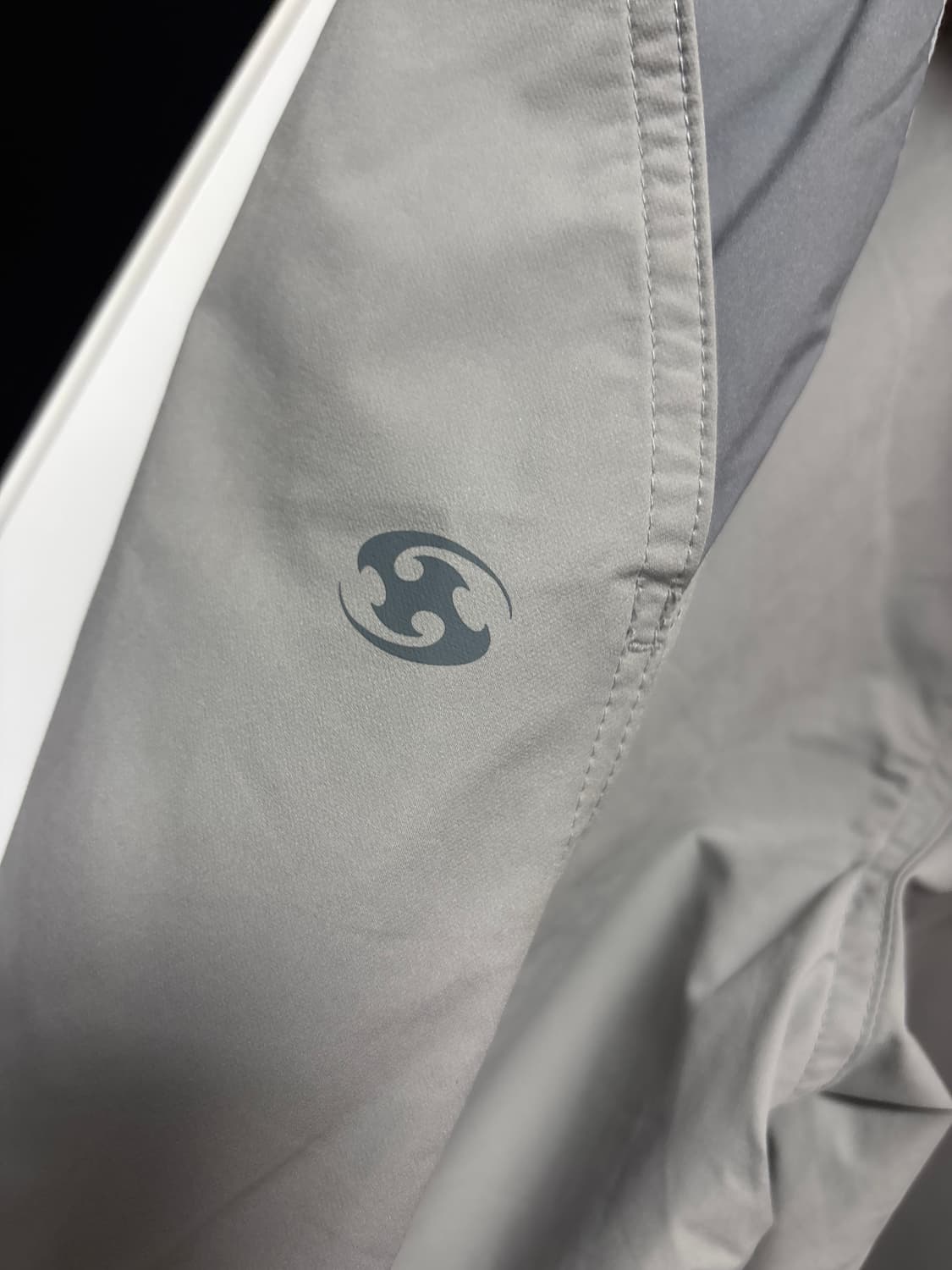 산산기어 벤트 팬츠 그레이 23ss 판매합니다 상품이미지2