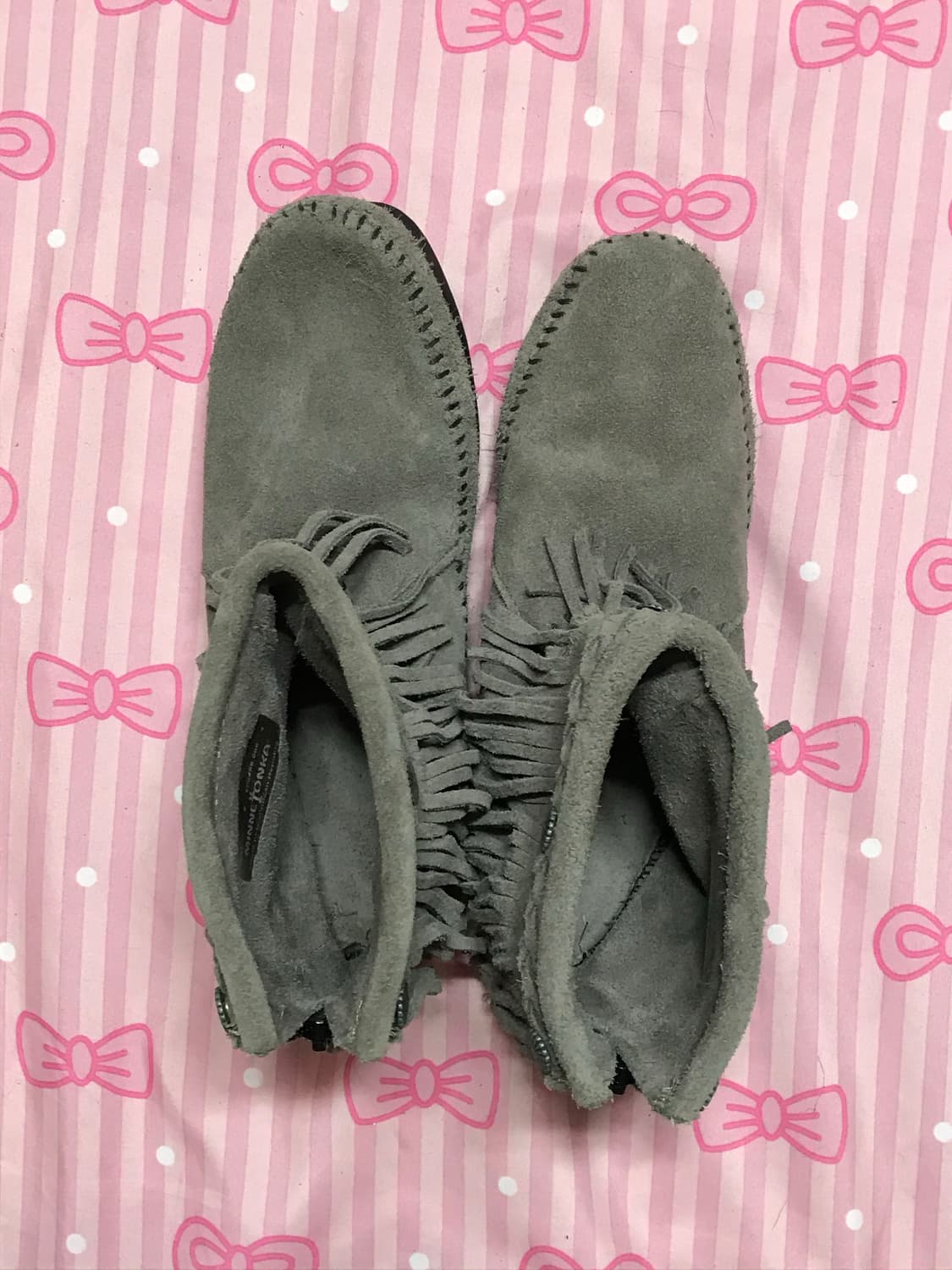 미네통카 회색 스웨이드 부츠 상품이미지4