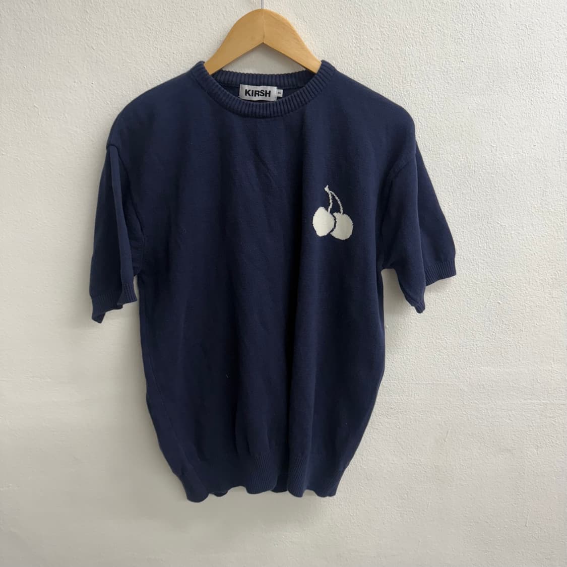 키르시 반팔 니트 네이비 체리 자수 2 상품이미지1