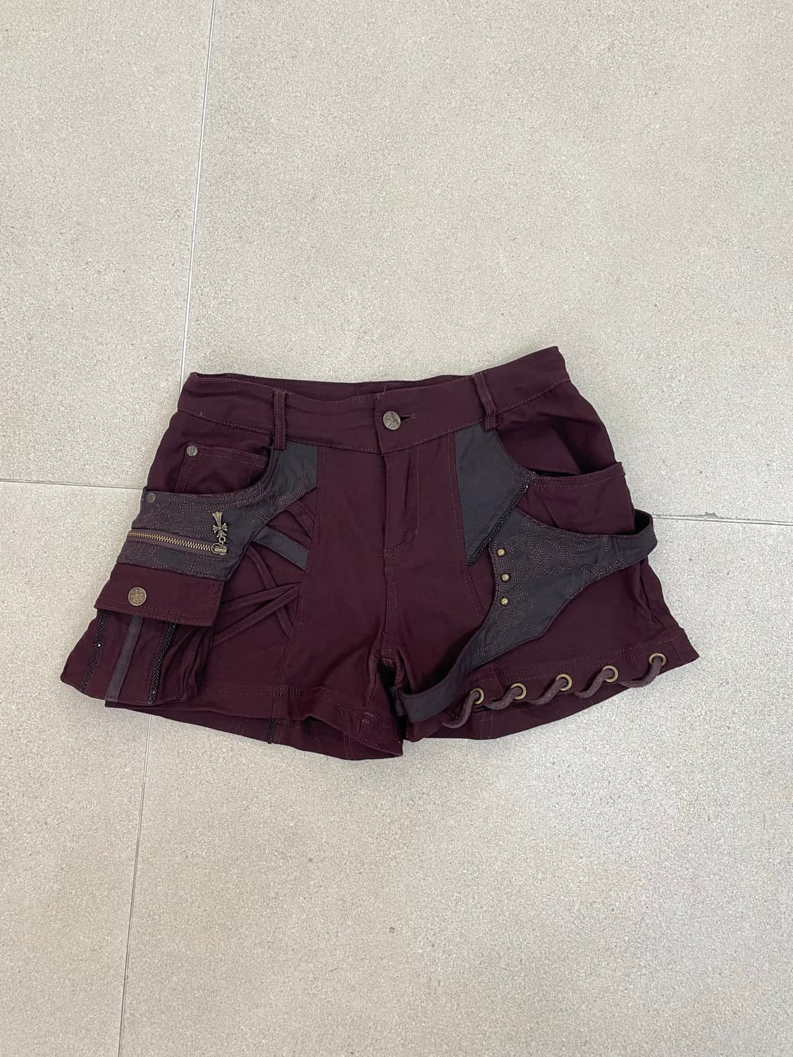 오즈온 버건디 고딕 숏팬츠 상품이미지1