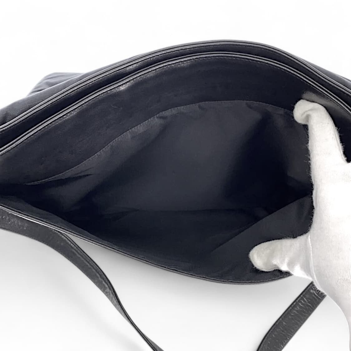 이세이미야케 90s 아카이브 카프스킨 플랩 메신저백 상품이미지6