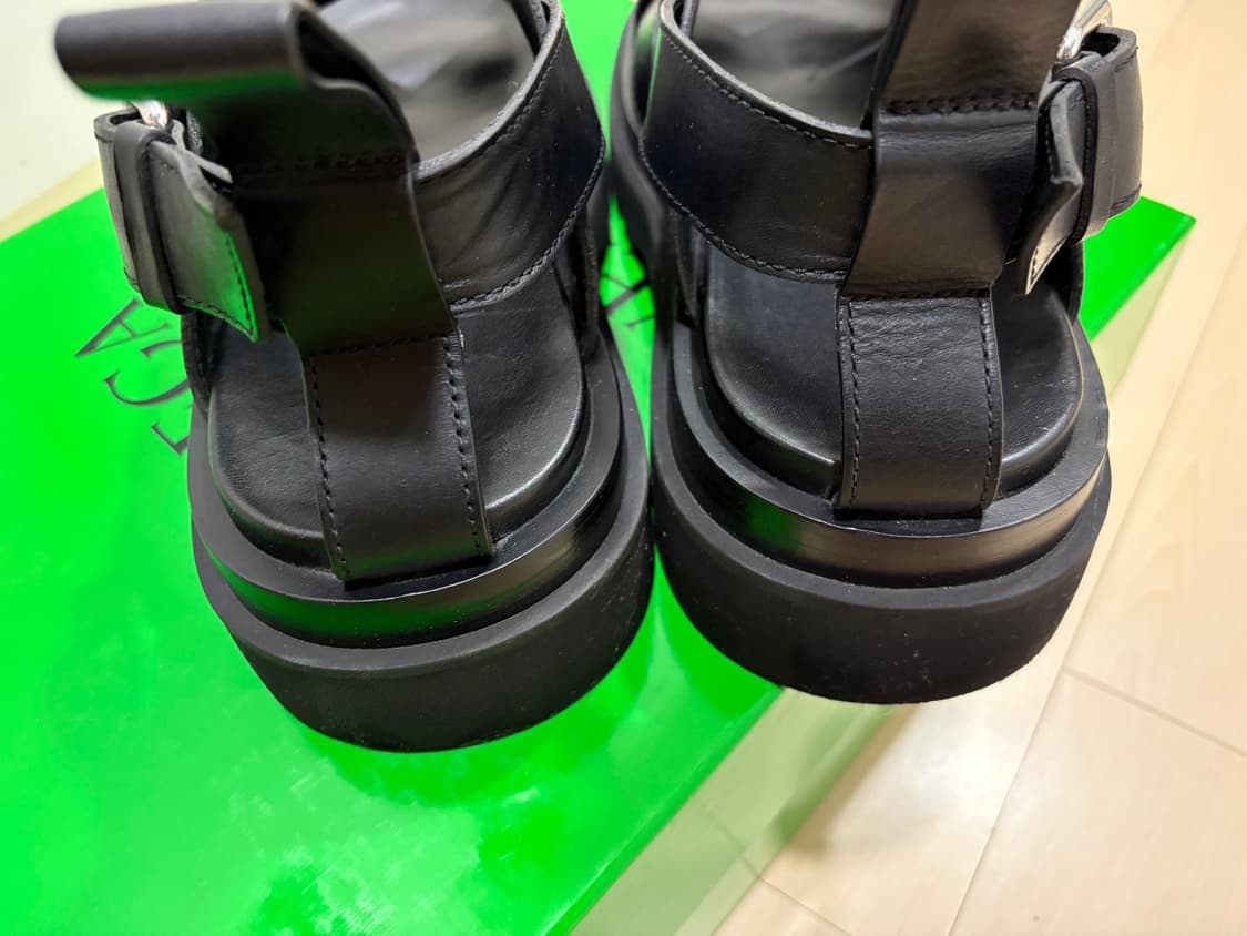 보테가베네타 러그 스트랩 가죽 샌들 블랙 43사이즈 상품이미지5