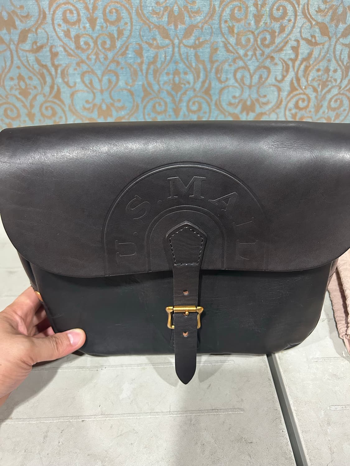 VASCO LEATHER POSTMAN SHOULDER BAG / BRO 상품이미지1