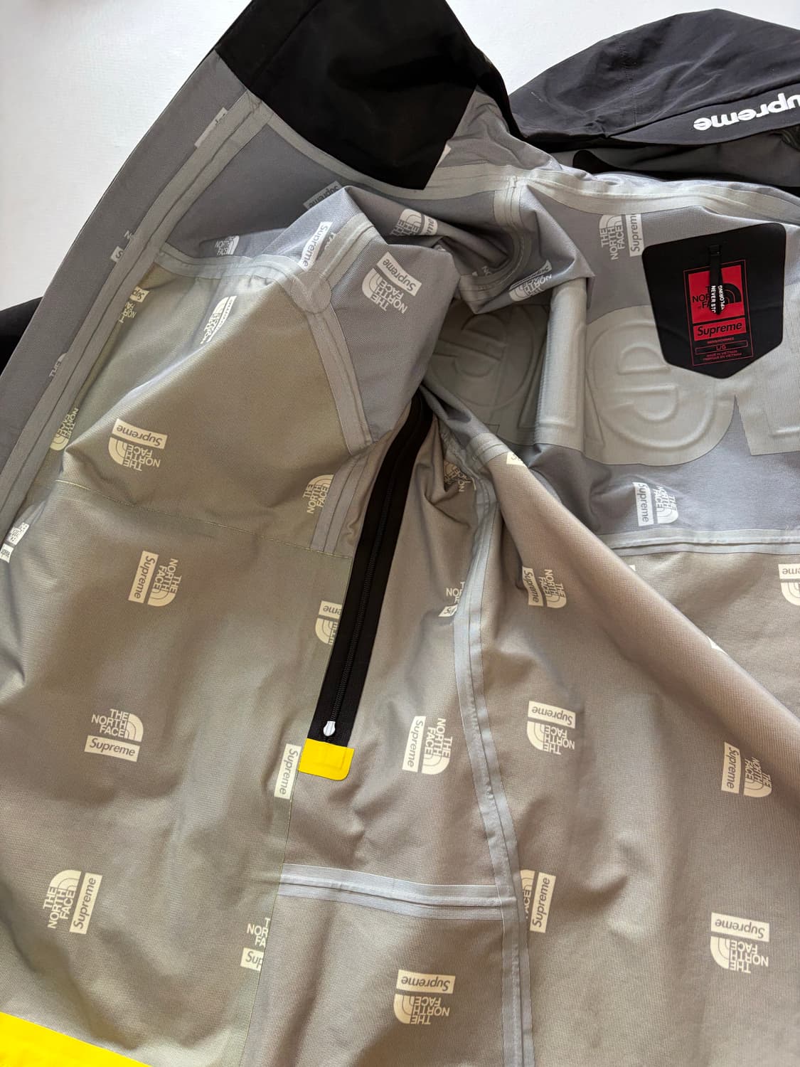 슈프림 x 노스페이스 테입드 심 쉘 자켓 옐로우 L 팔아요 상품이미지6