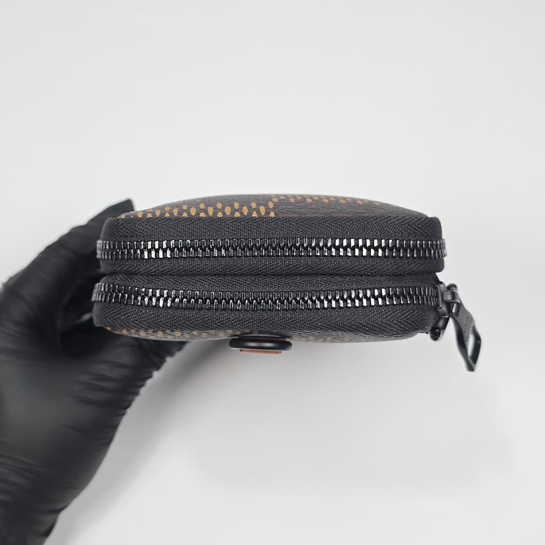 루이비통 x 니고 거북이 더블폰 파우치 미니크로스백 상품이미지7