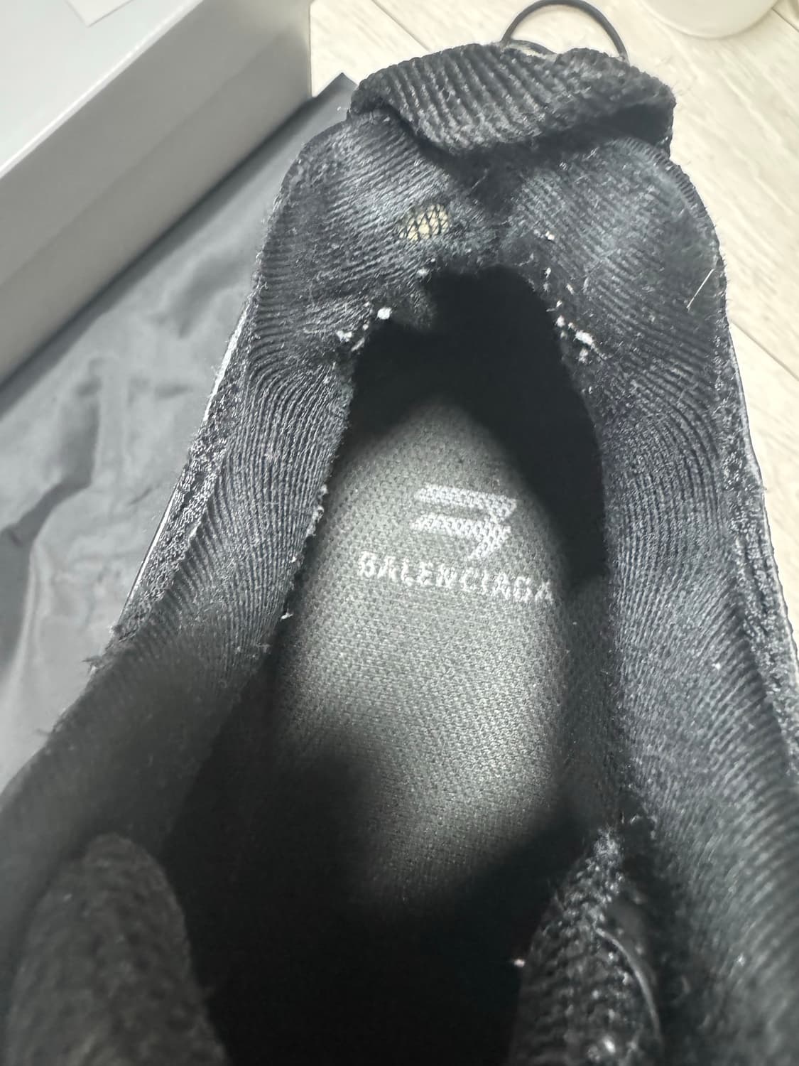 [43] 발렌시아가 디펜더 블랙 상품이미지4