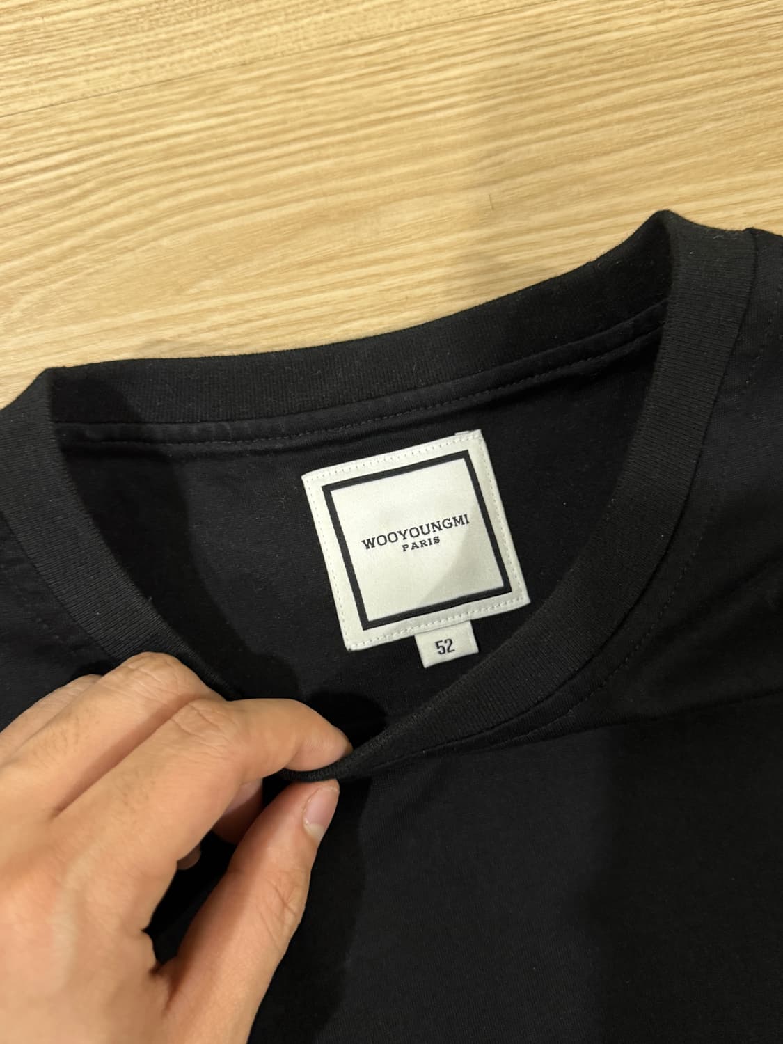[52] 우영미 25SS 자개 백로고 반팔 티셔츠 블랙 상품이미지4