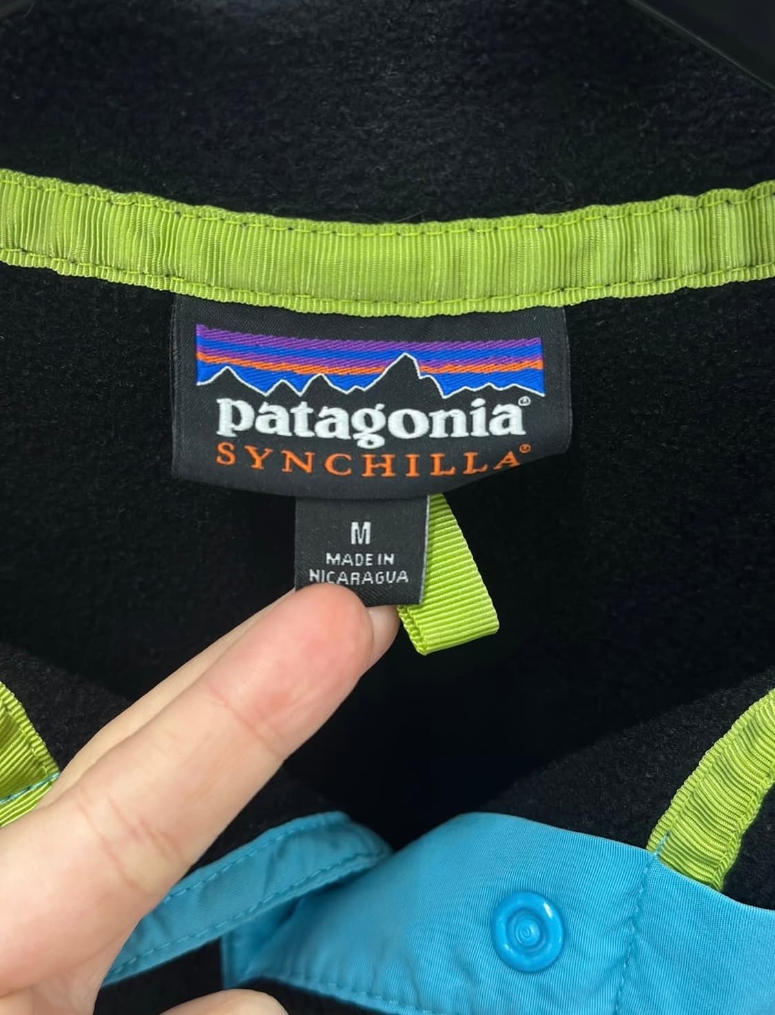 파타고니아 신칠라 스냅 플리스 블랙/스카이블루 y2k 상품이미지4