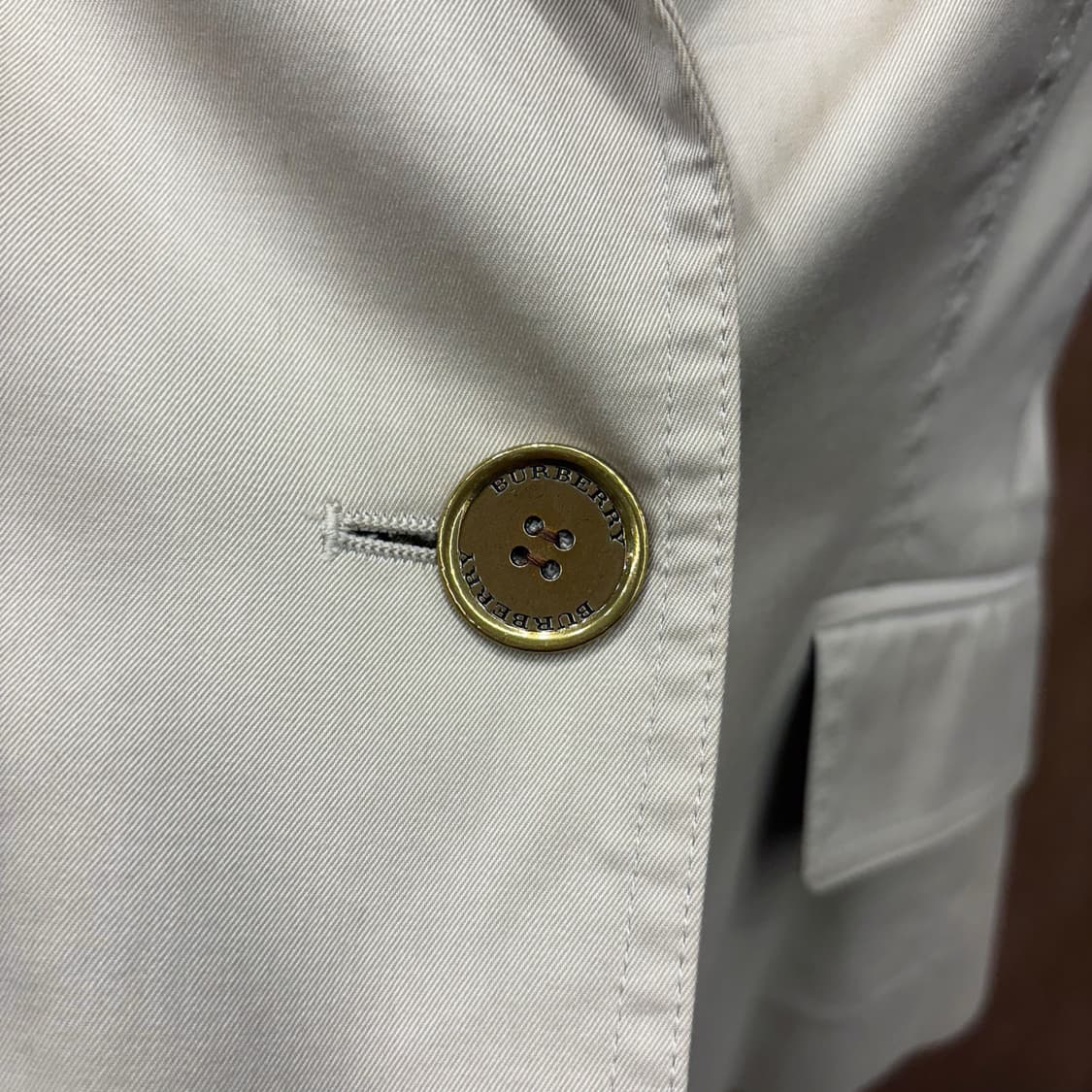 버버리 런던 코튼 블레이저 싱글 브레스티드 노치드 라펠 디테일 아이보리 상품이미지7