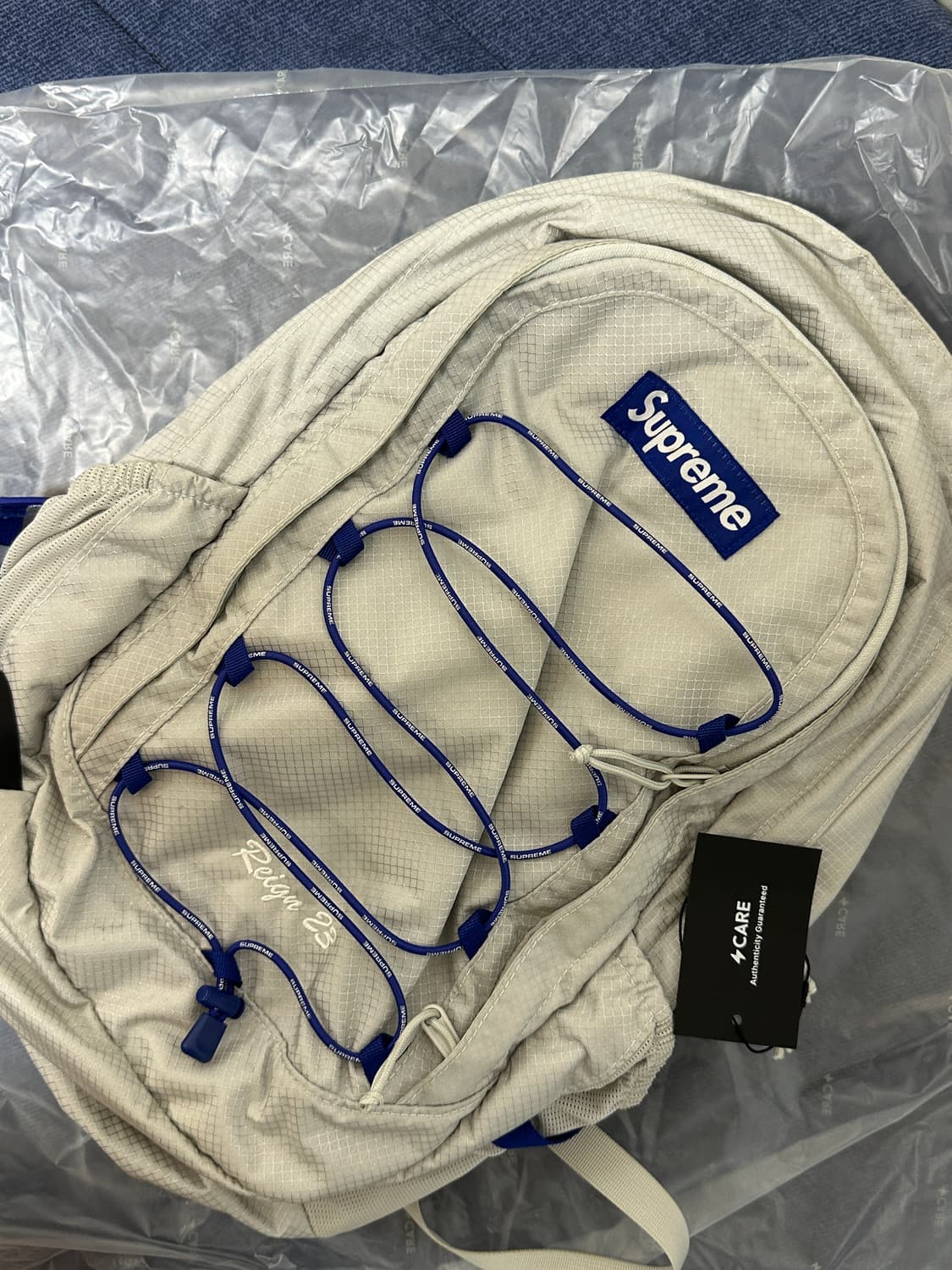 슈프림 22ss 슈프림 백팩 실버  상품이미지1