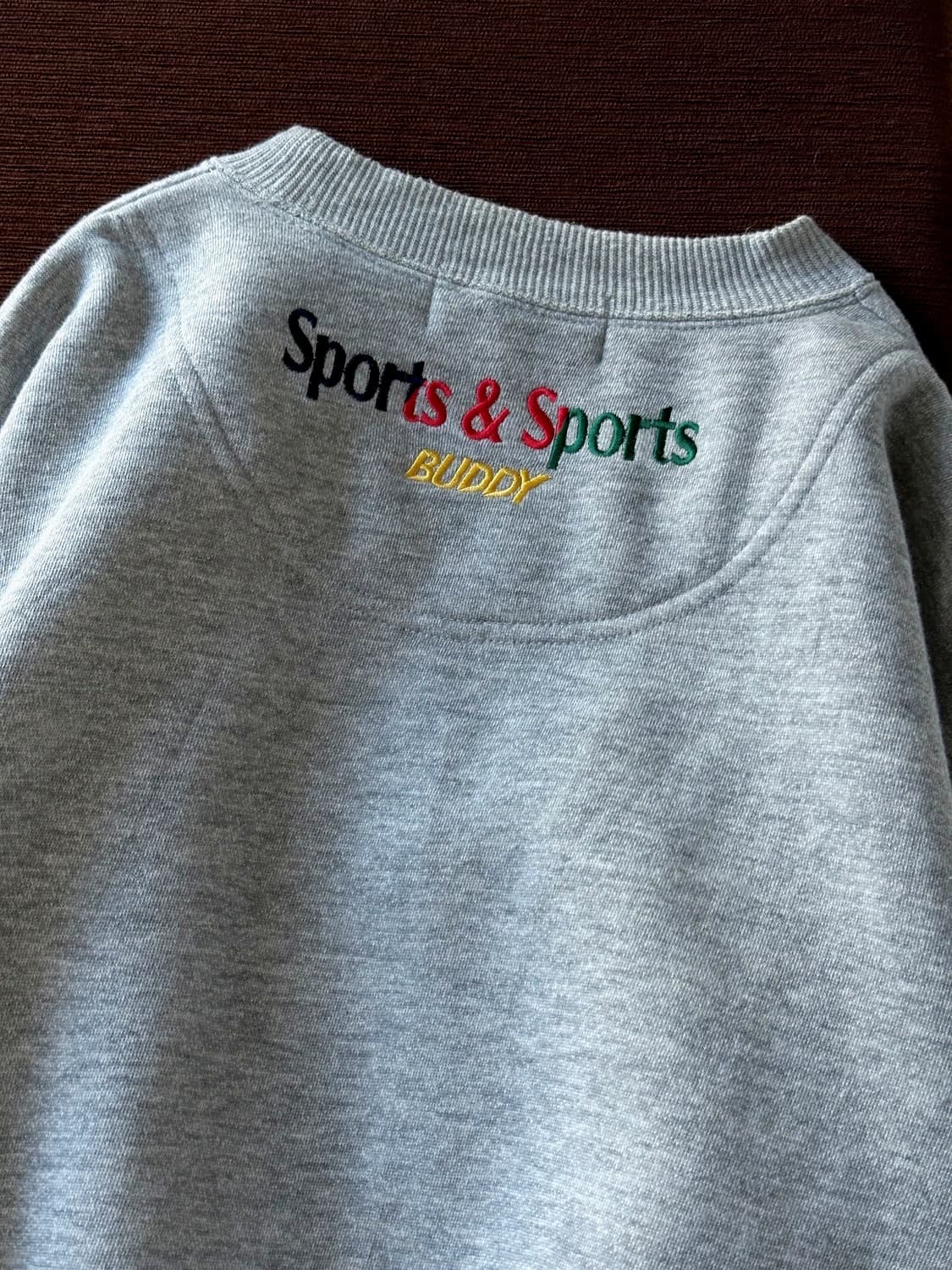 Design patch crew neck sweat P/O 상품이미지9