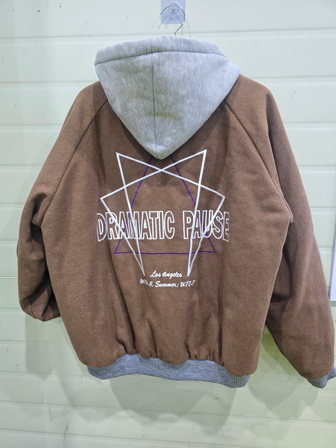 Attention 브라운 후드 스타디움 자켓 상품이미지8