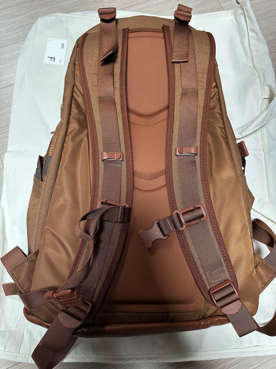 비즈빔 코듀라 20L 백팩 브라운 상품이미지2