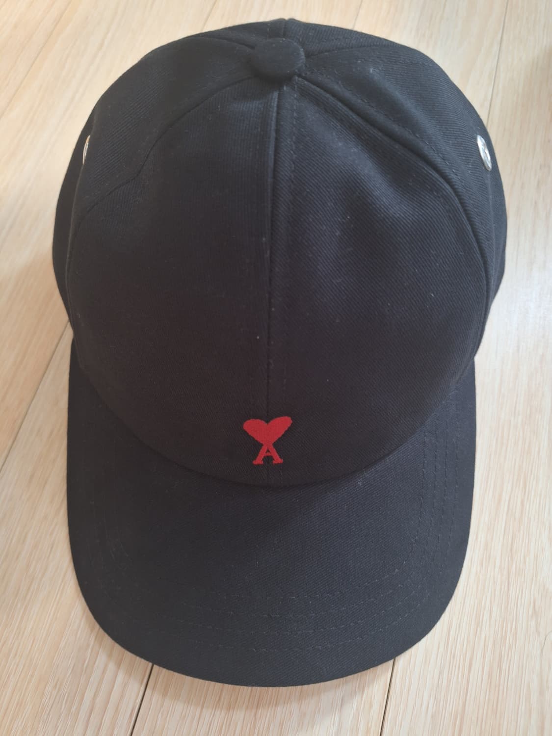 아미 드 쾨르 자수로고 볼캡 블랙 색상 판매합니다! 상품이미지1