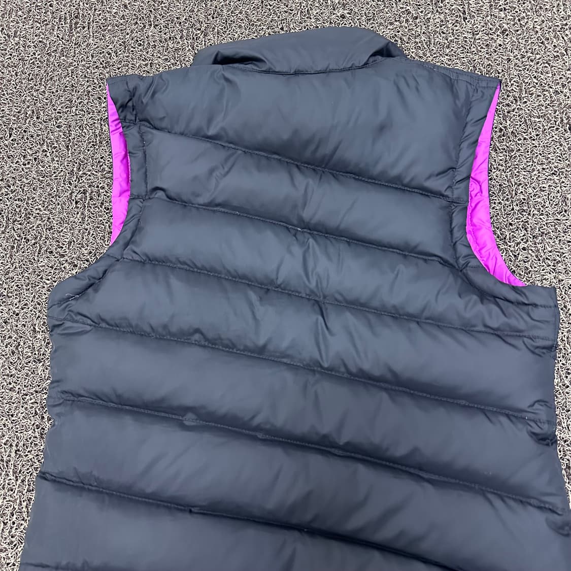 NIKE 나이키 여성 덕다운 양면 패딩 조끼 S 상품이미지5