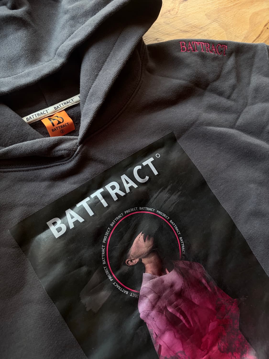 배트랙트 차콜 후드티 상품이미지2