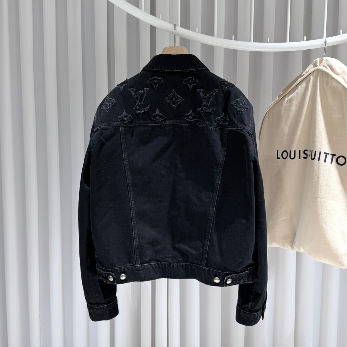 (S/52) / 26년신형 루이비통 모노그램 디스트로이드 데님 트러커자켓 상품이미지4