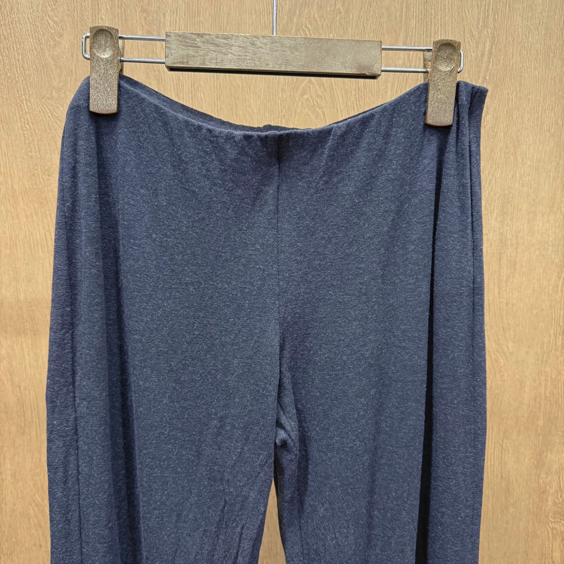 마렐라 레이온 니트 팬츠 밴딩 디테일 슬림핏 차콜 그레이 상품이미지4