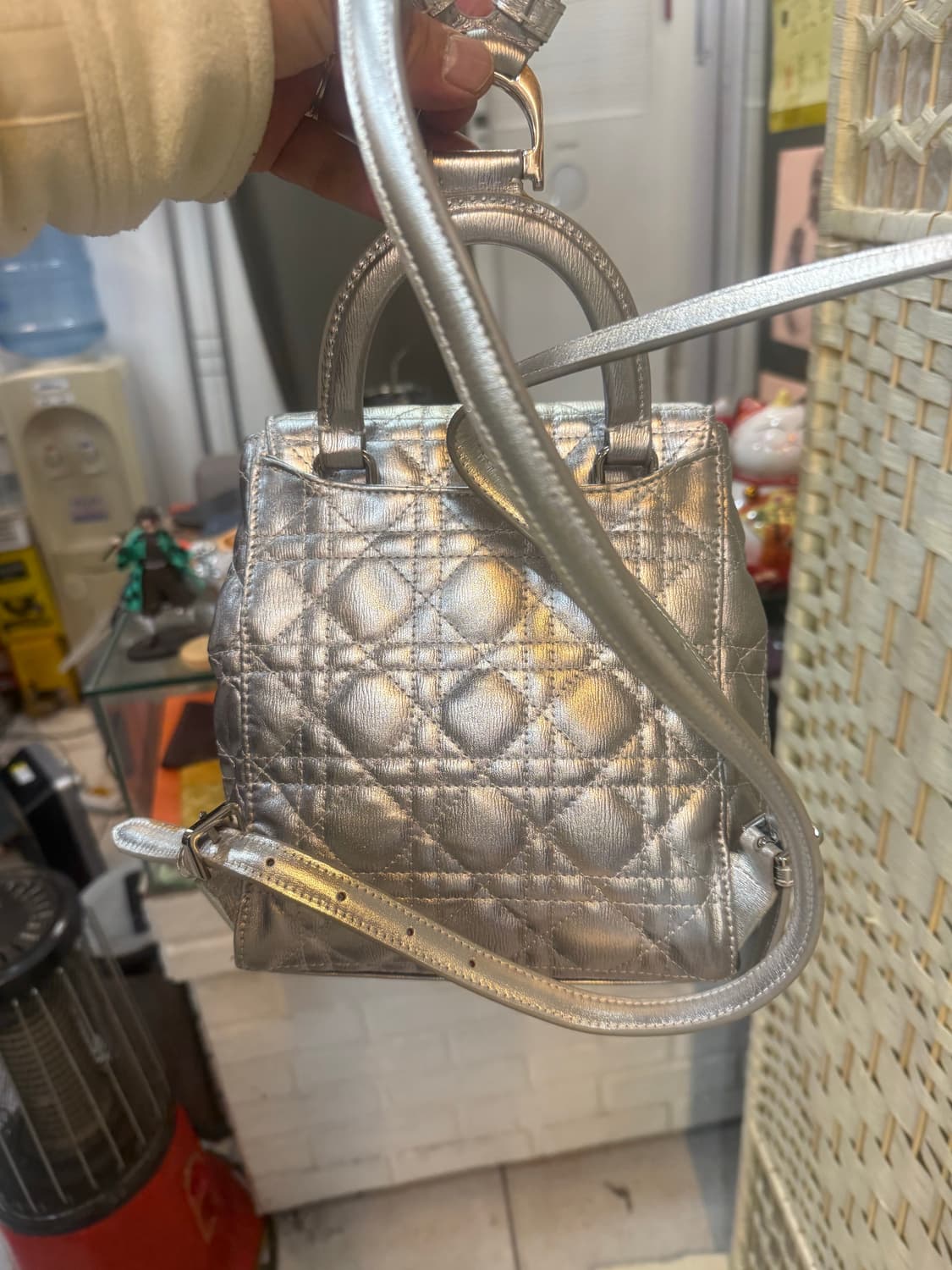 정품 디올 스타더스트 실버 백팩 팝니다 상품이미지4