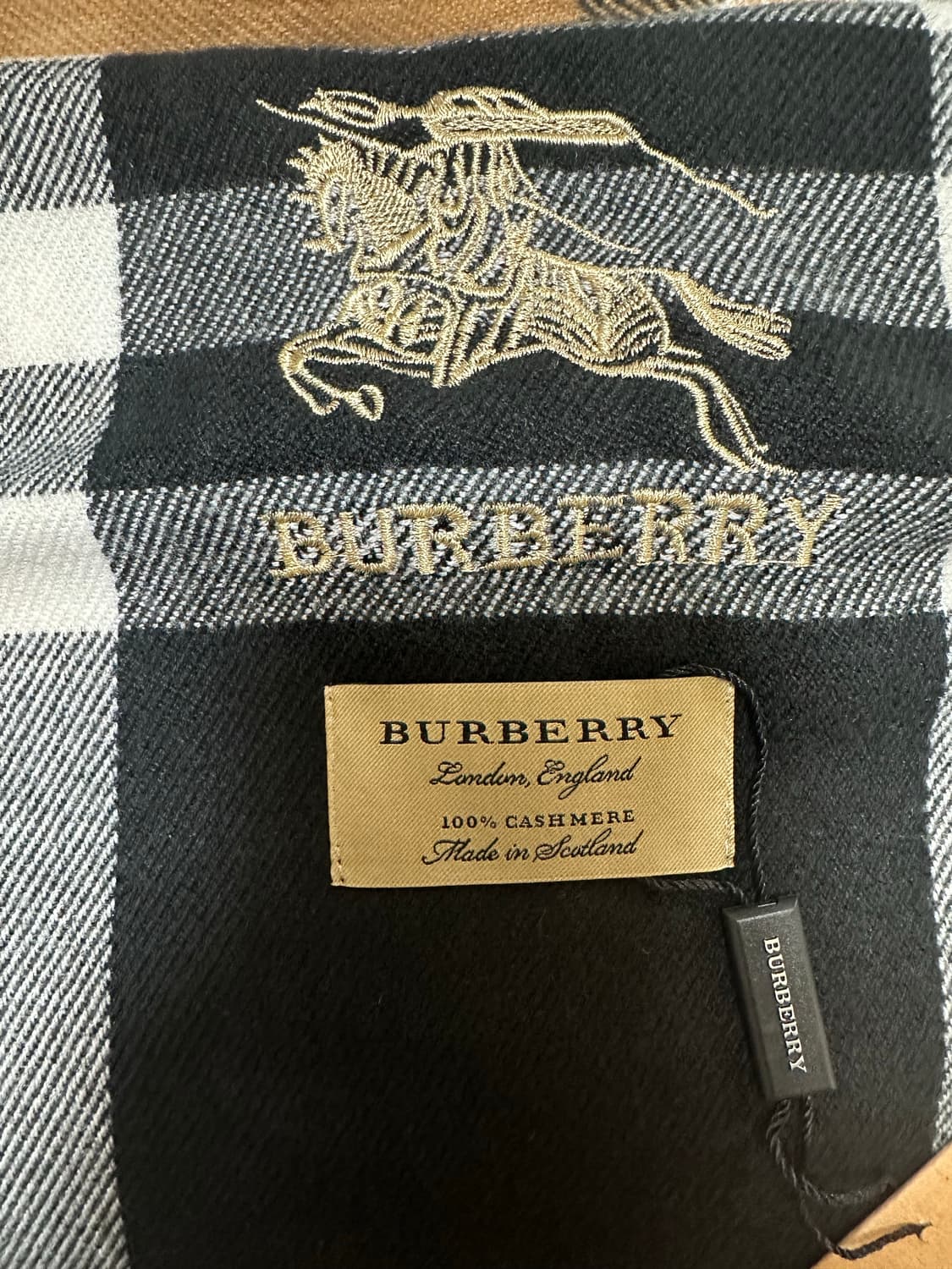 버버리 블랙/화이트 체크 캐시미어머플러 상품이미지4