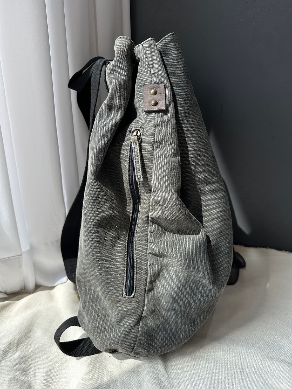 사이코 버니 Psycho Bunny 드로우스트링 캔버스 백팩 그레이 상품이미지2