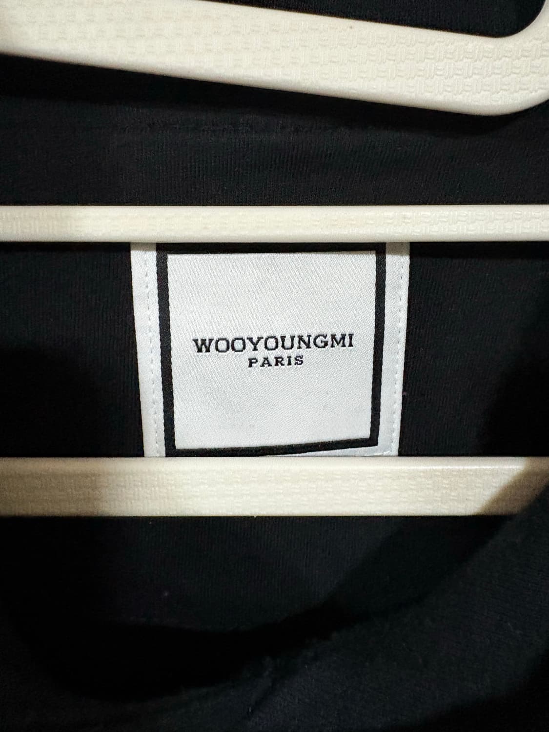 우영미 깃털 백로고 후드티 블랙 상품이미지4