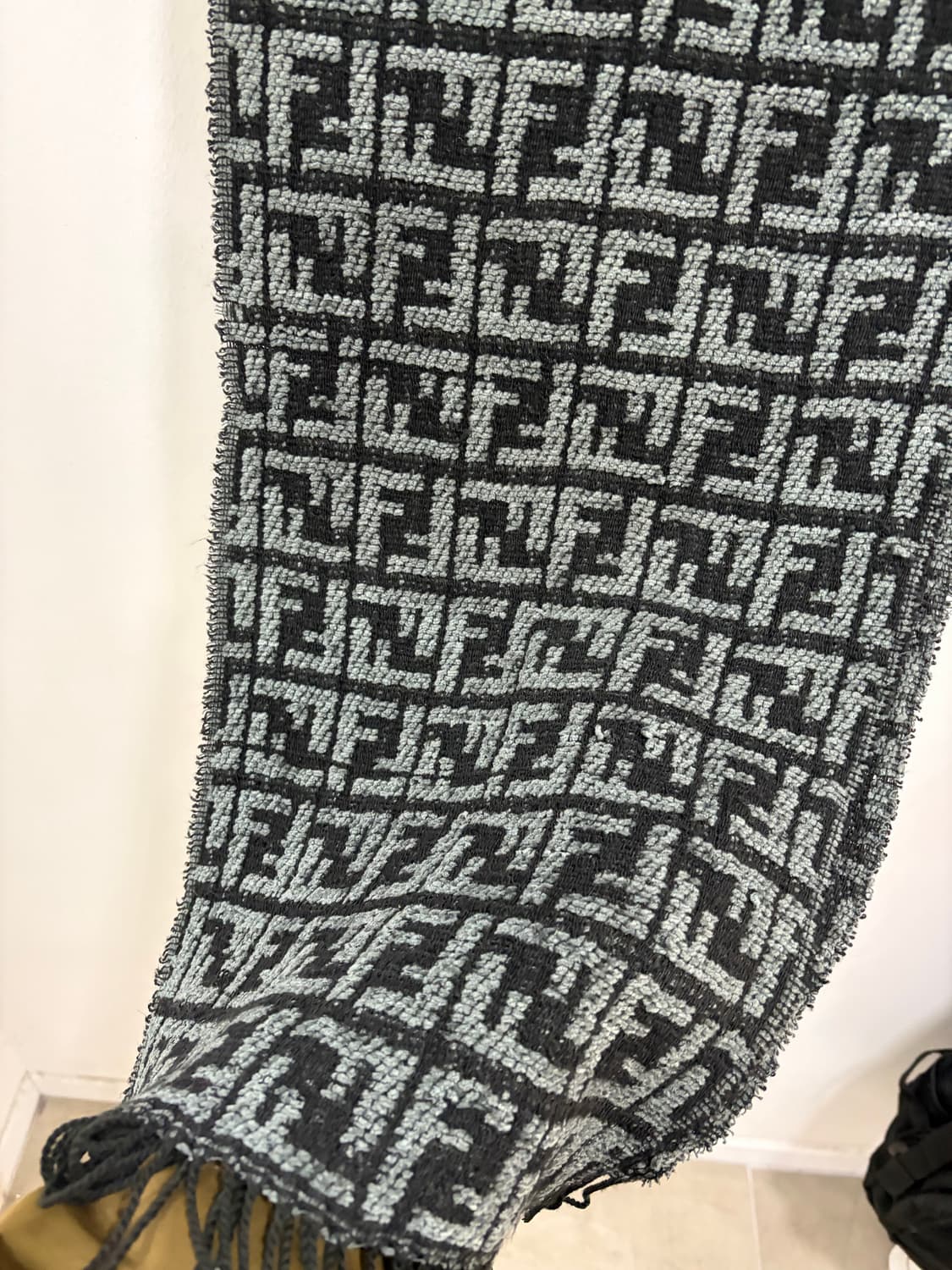 펜디 FF 모노그램 블랙 차콜 목도리 머플러 상품이미지4