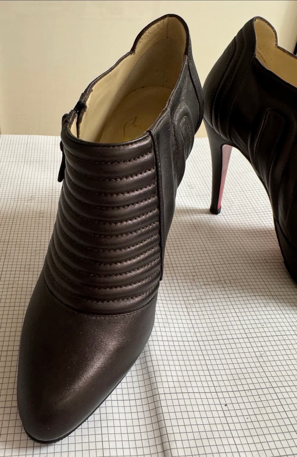 크리스찬 루부탱 앵클부츠, 부티 (정품. 다크 브라운 컬러, 37사이즈) 상품이미지4