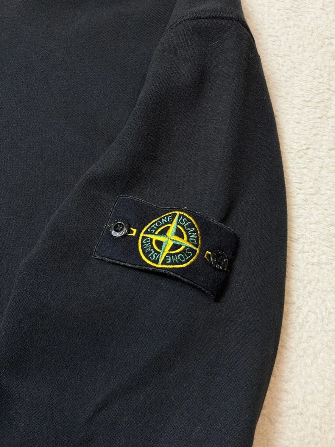 스톤아일랜드 시그니처 크루넥 와펜 맨투맨 PN7837 상품이미지4