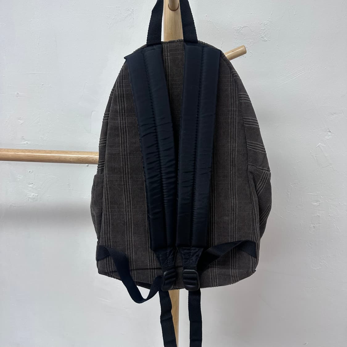 EASTPAK 이스트팩 데이팩 코듀로이 백팩 상품이미지4