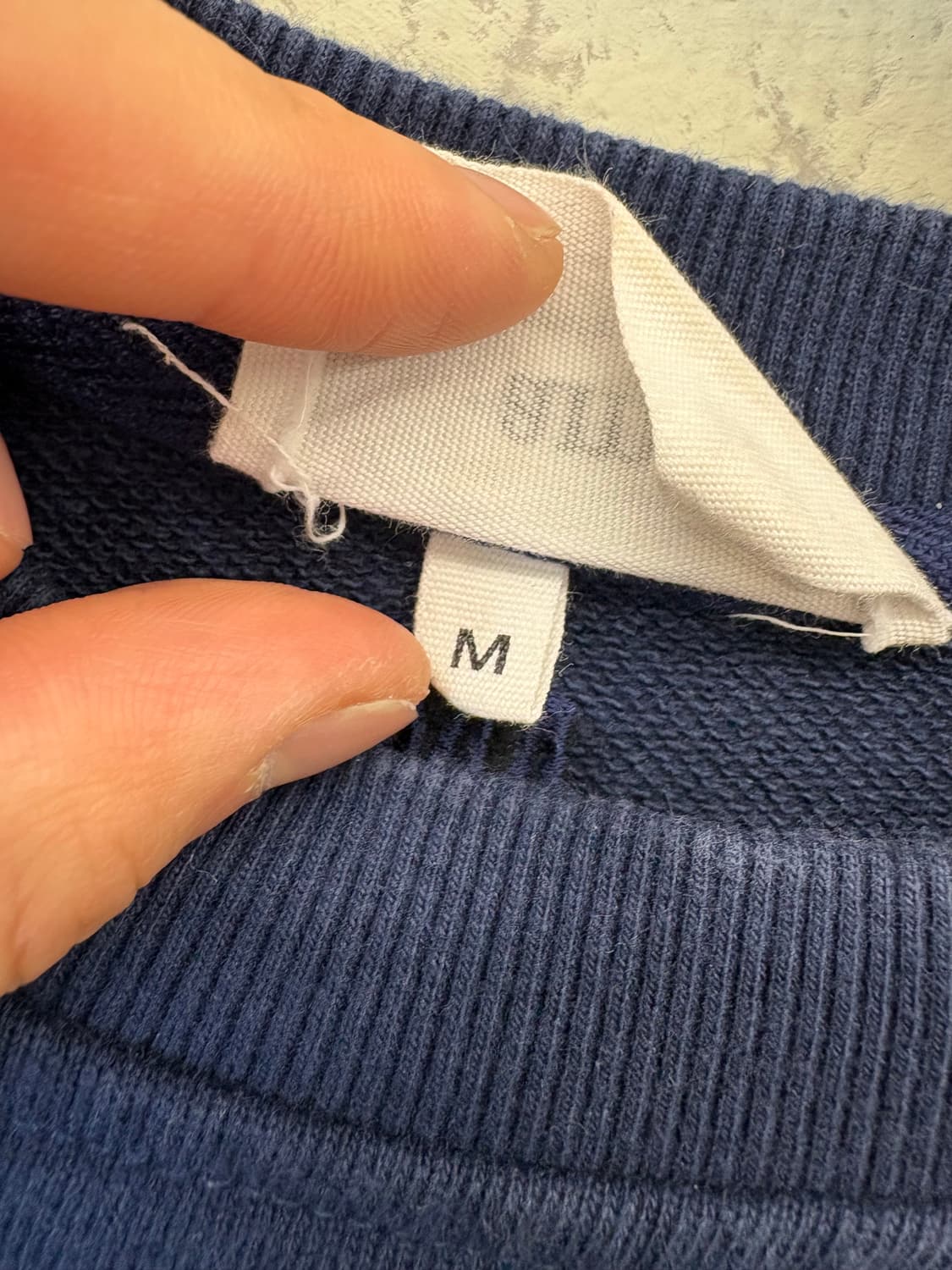 아미 스몰 하트 로고 네이비 맨투맨 상품이미지7