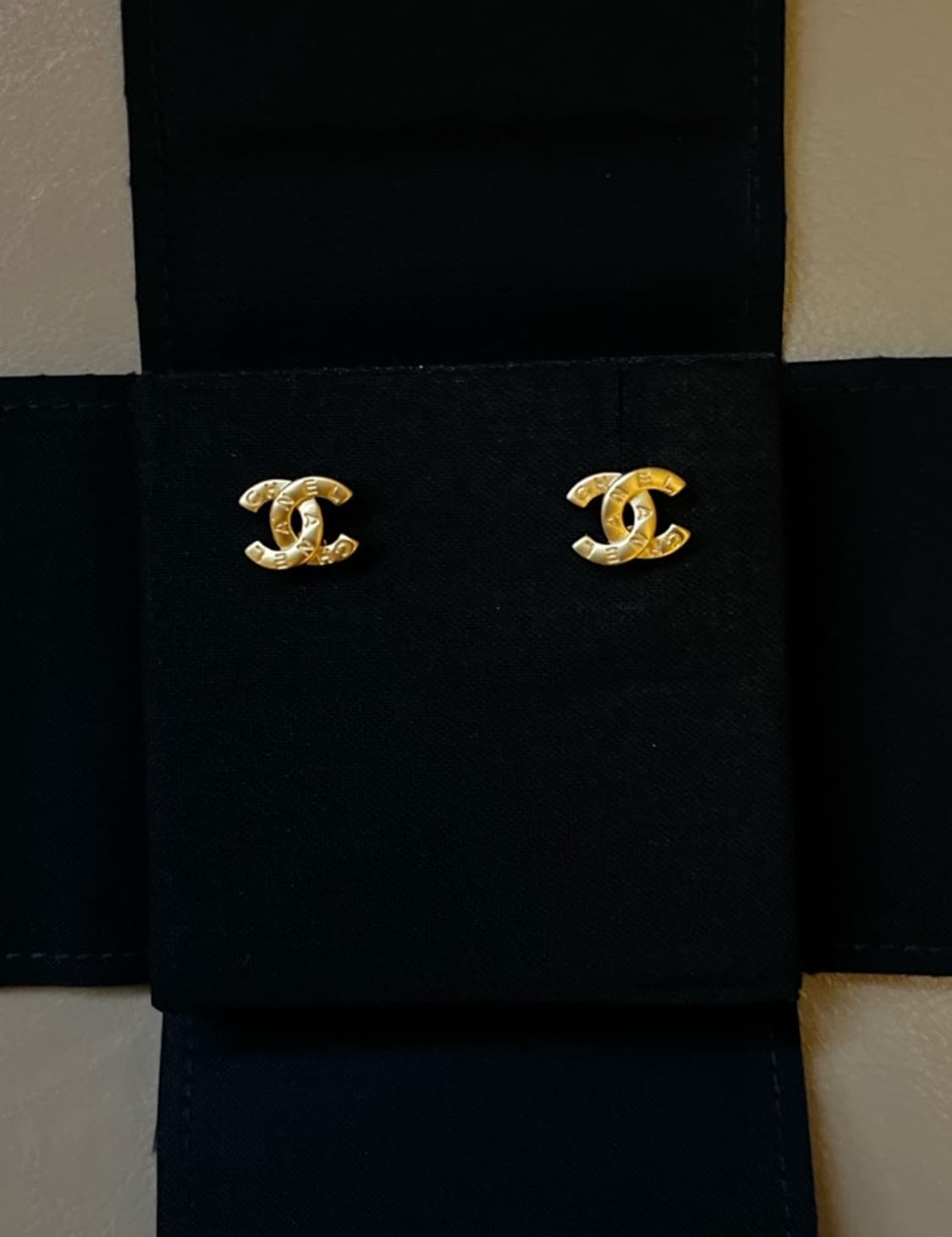 샤넬 정품 업사이클링 CC 미니 골드 귀걸이 상품이미지3