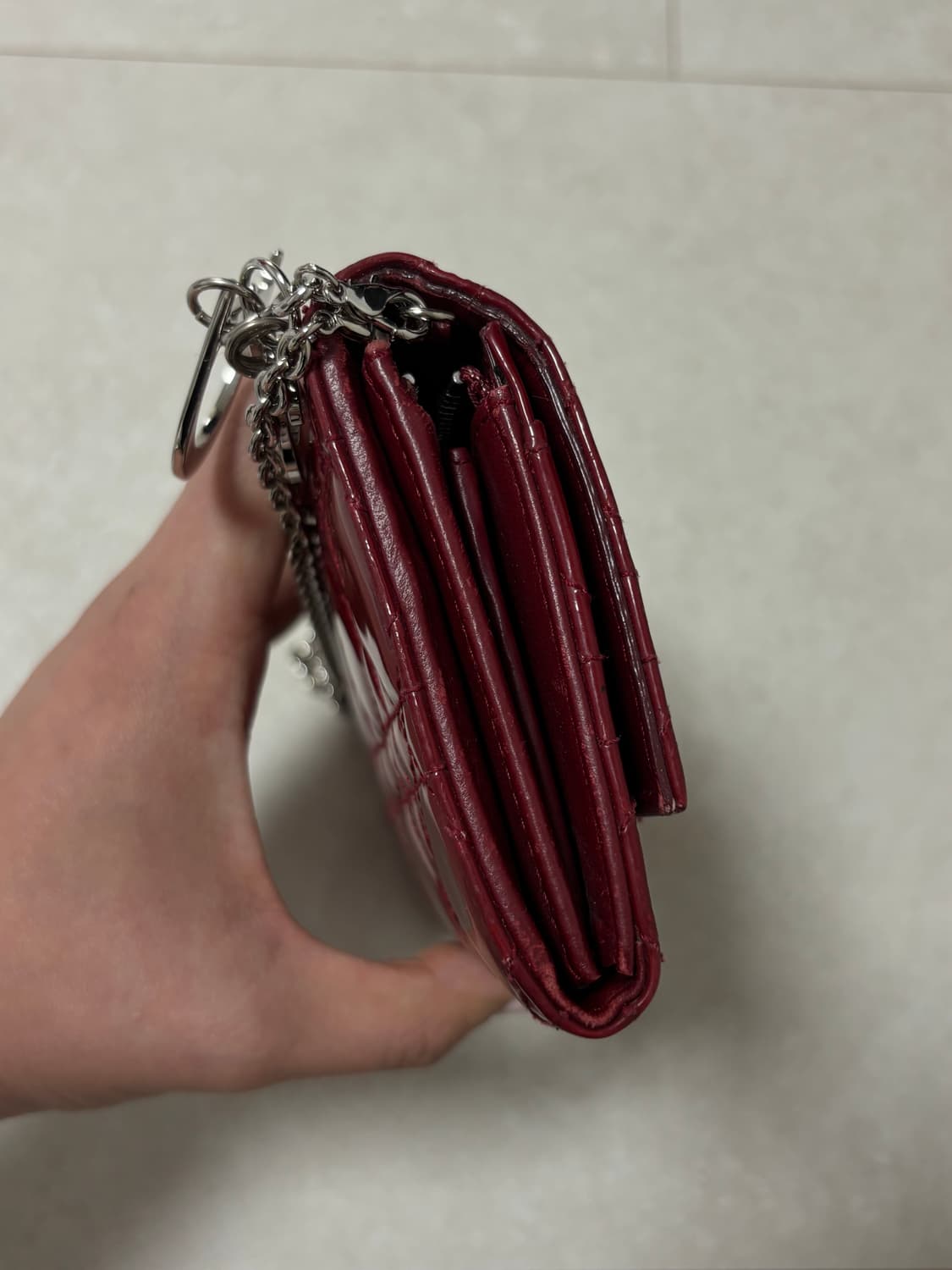 디올 레이디디올 까나쥬 체인 장지갑 레드 상품이미지9