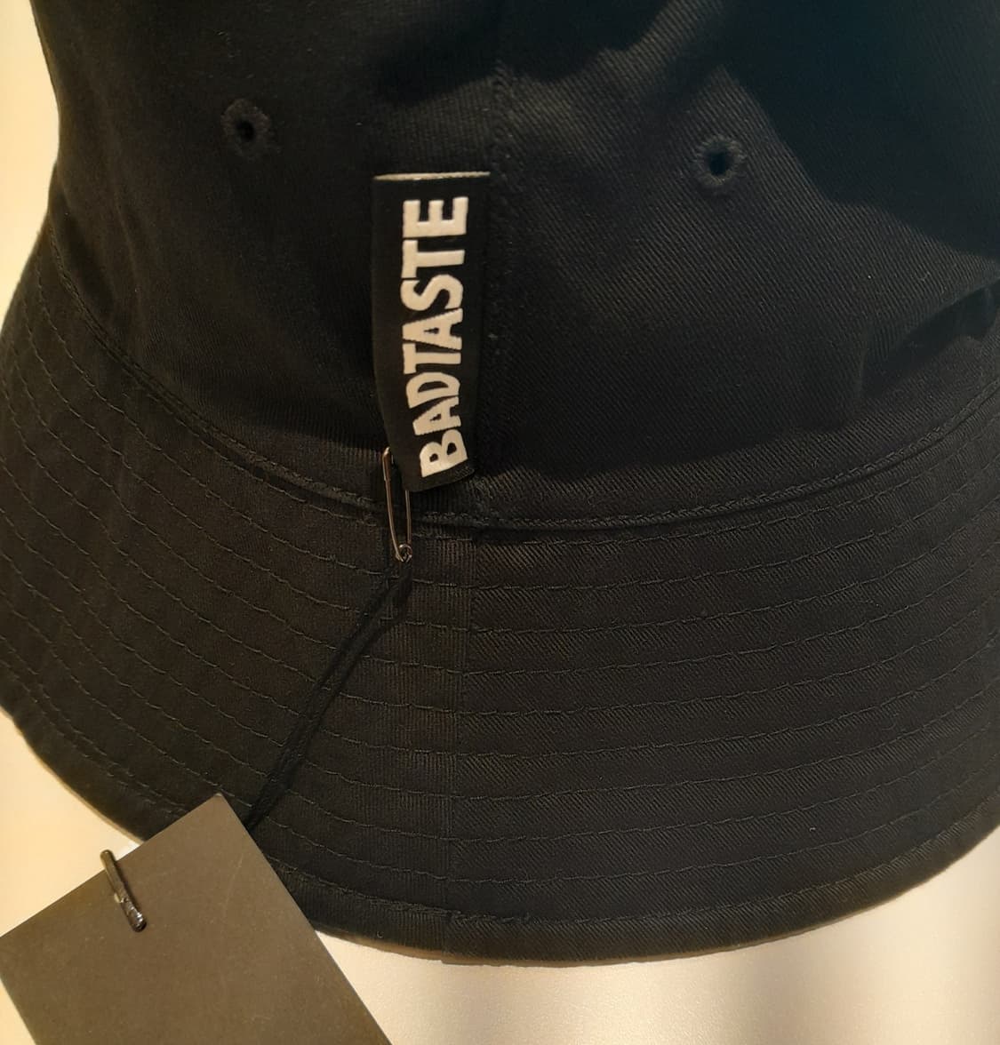 💥(새상품) 배드테이스트 리버시블 버킷햇 (블랙)  상품이미지3