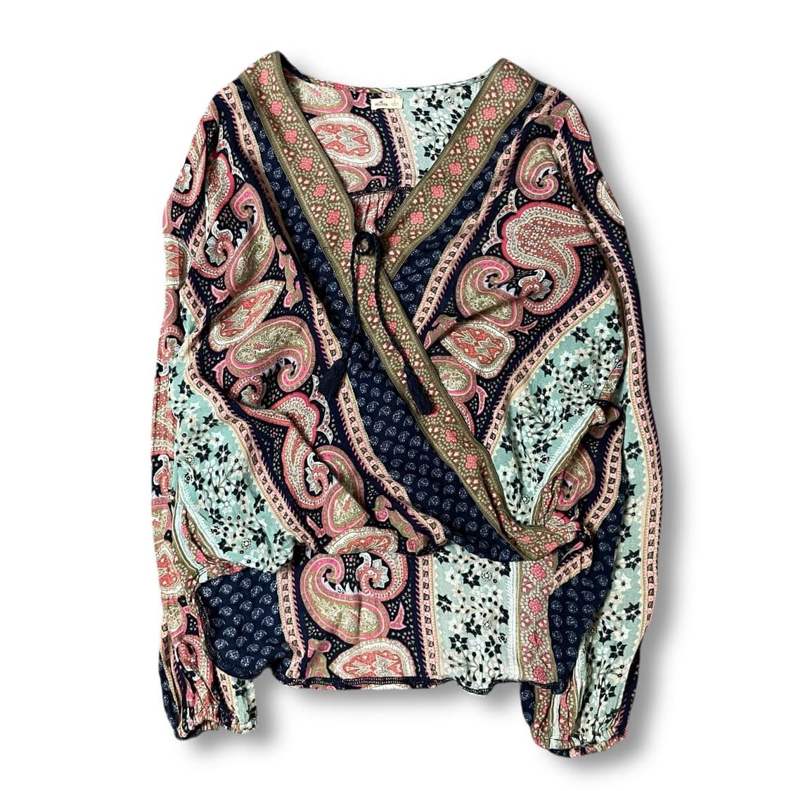 홀리스터 에스닉 패턴 브이넥 드레이프 긴팔 티셔츠 S 상품이미지1