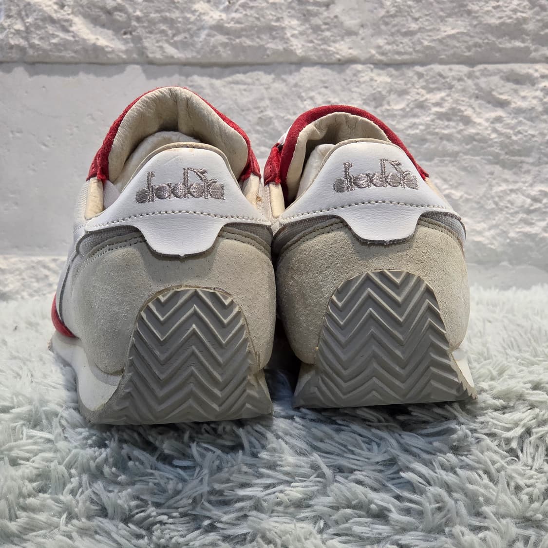 2q-10:디아도라 클래식 스웨이드 레드러닝스니커즈(240)-거의새거 상품이미지3