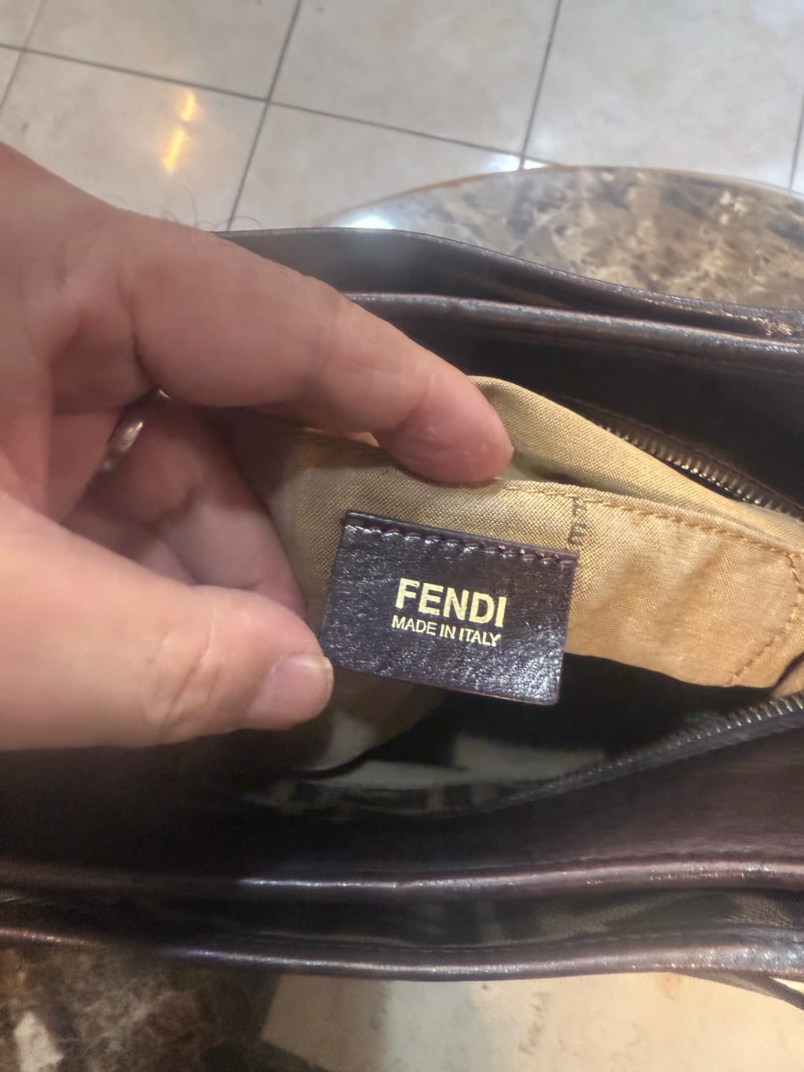 정품 펜디 주카 쇼퍼백 팝니다 상품이미지7