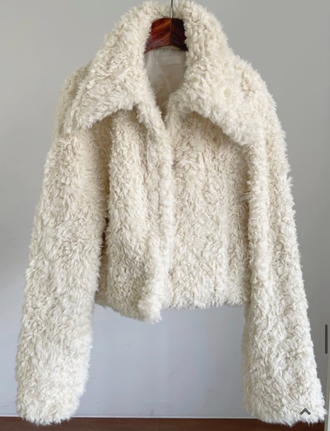 아델리오 크롭 양털 퍼자켓 상품이미지5