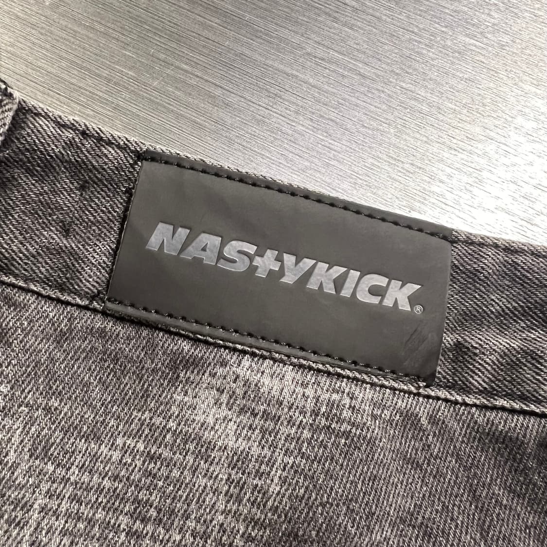 NASTYKICK 네스티킥 흑청 워싱 루즈 스트레이트핏 청바지 데님팬츠 상품이미지4