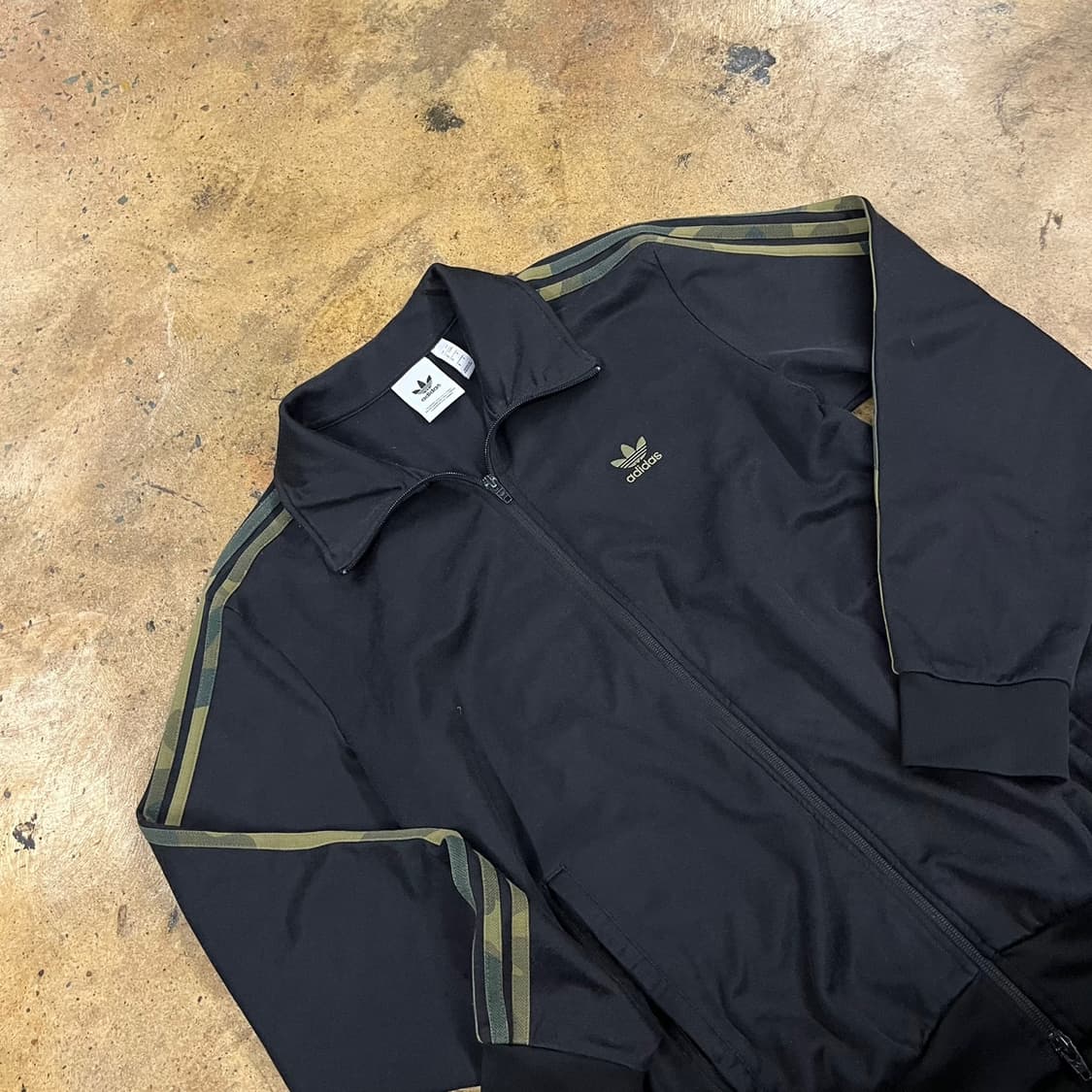 아디다스 블랙 카모 트랙탑 져지 상품이미지1