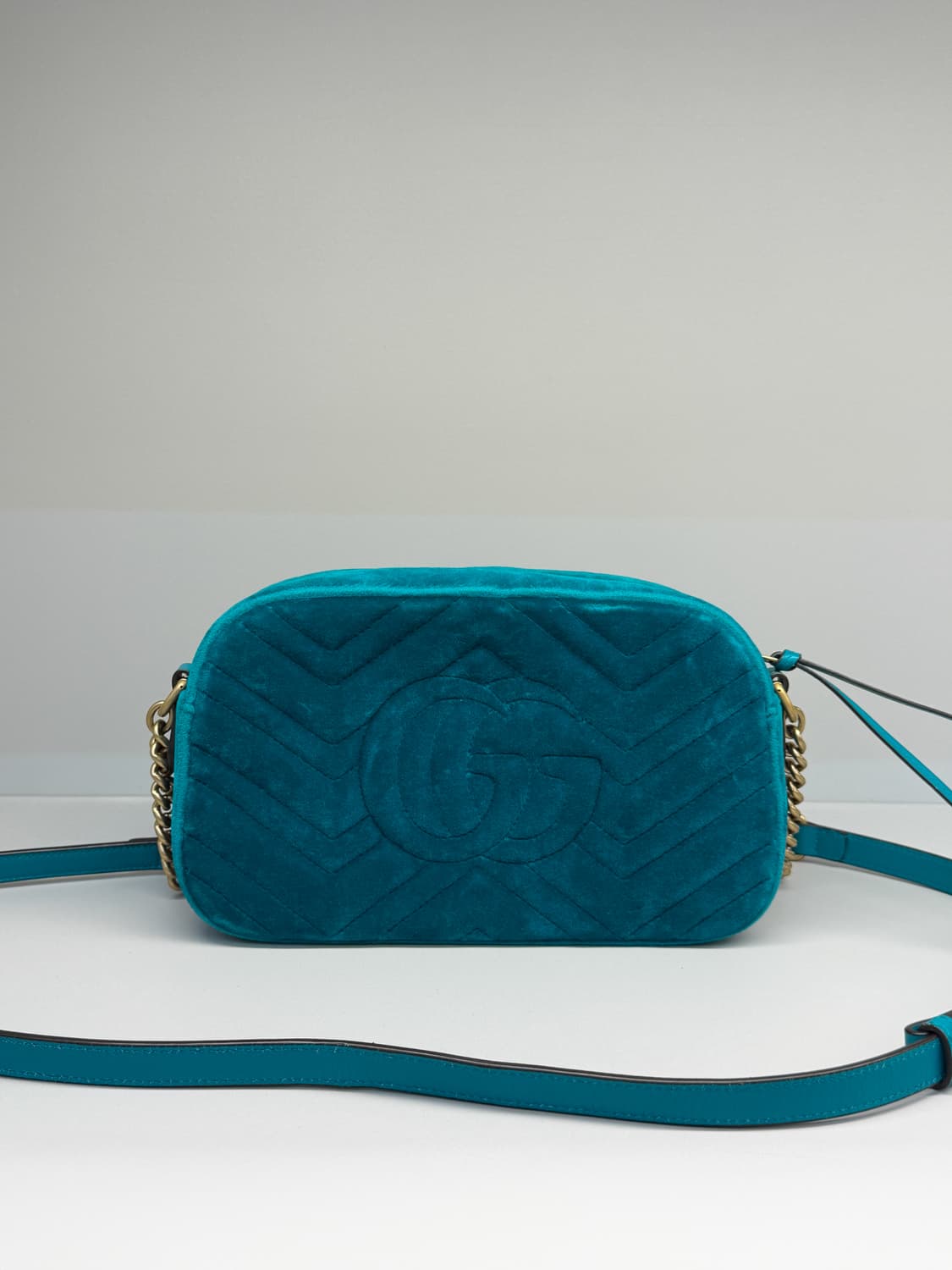 구찌 벨벳 마틀라세 GG 마몽 스몰 크로스백 상품이미지6