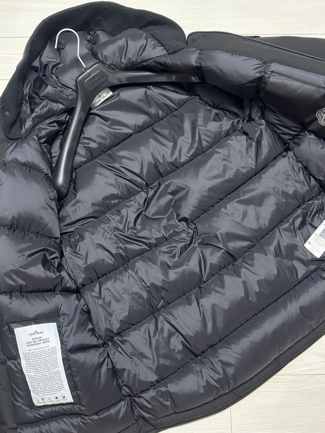 스톤아일랜드 립스탑 고어텍스 패딩 M(100) 블랙 상품이미지4