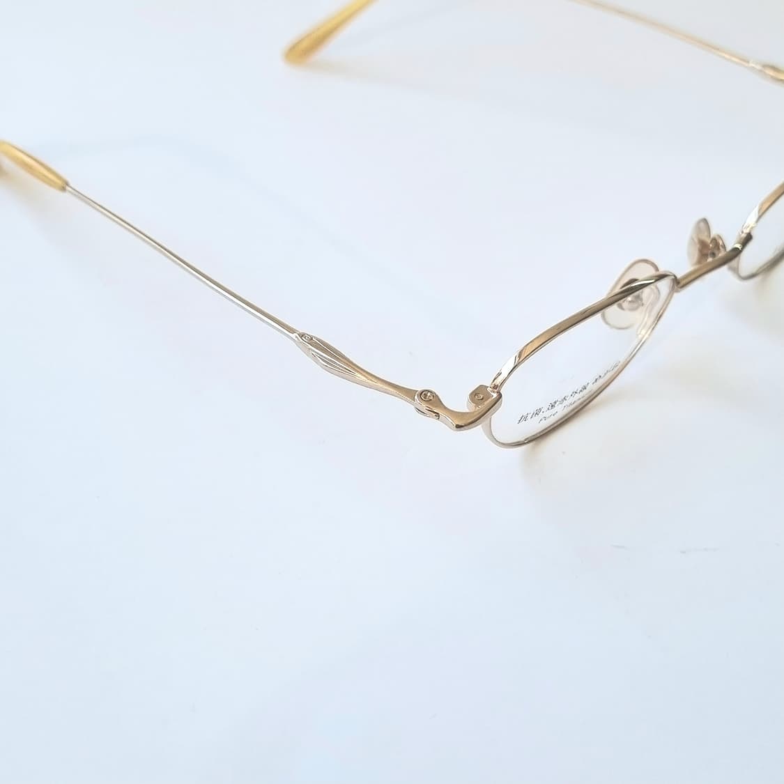 데드스탁 Pure Titanium (순티타늄) 오벌쉐임 안경테 상품이미지8