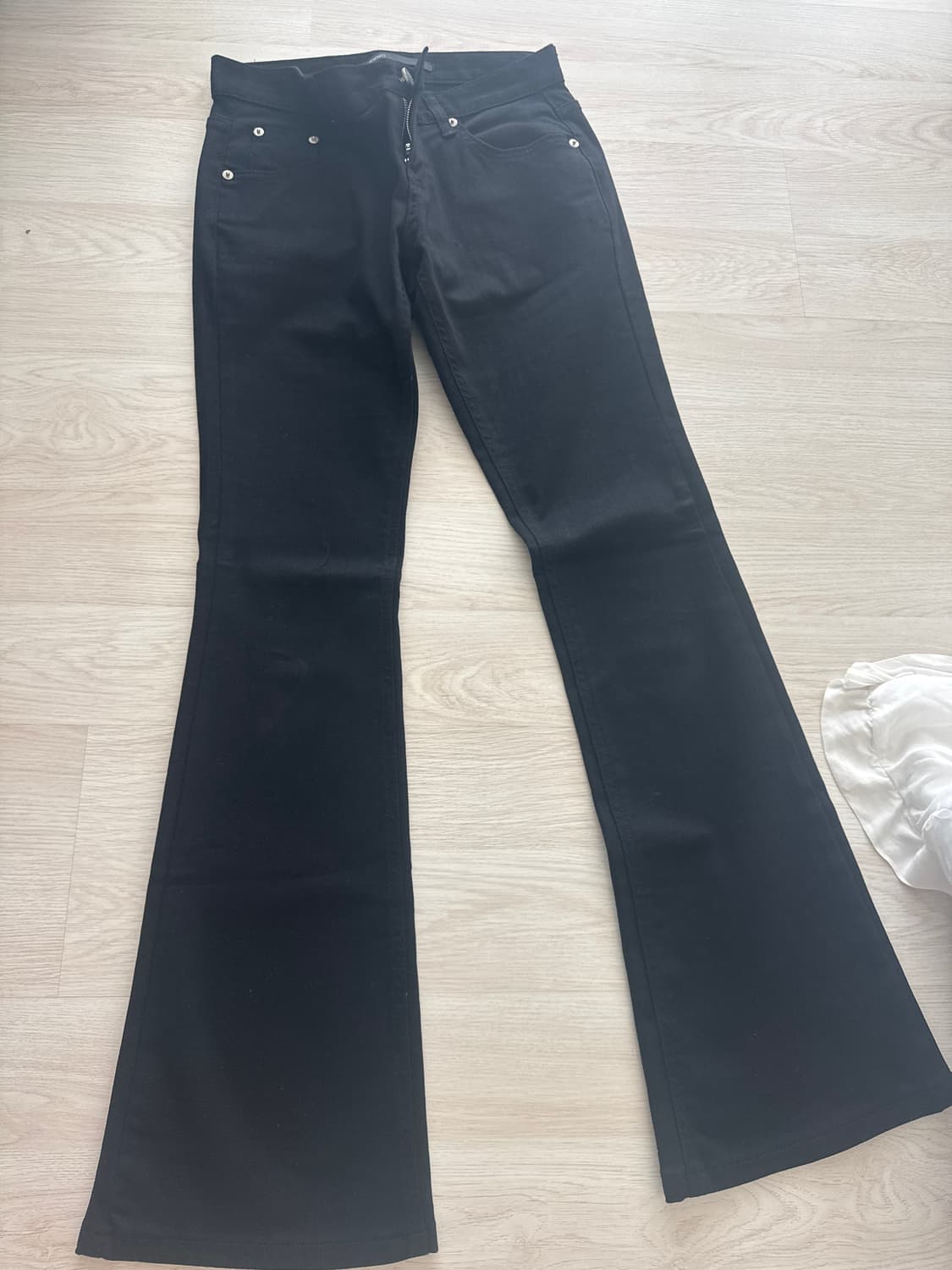 보헤미안서울 로우라이즈 부츠컷 블랙 상품이미지1