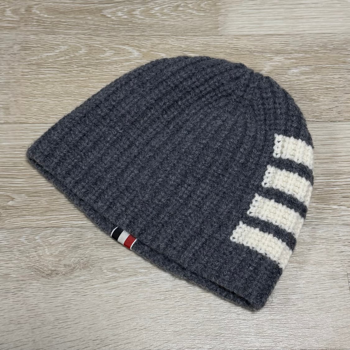 [S+급/OS] 톰브라운 청키 사선 메리노 울 비니 그레이 상품이미지1